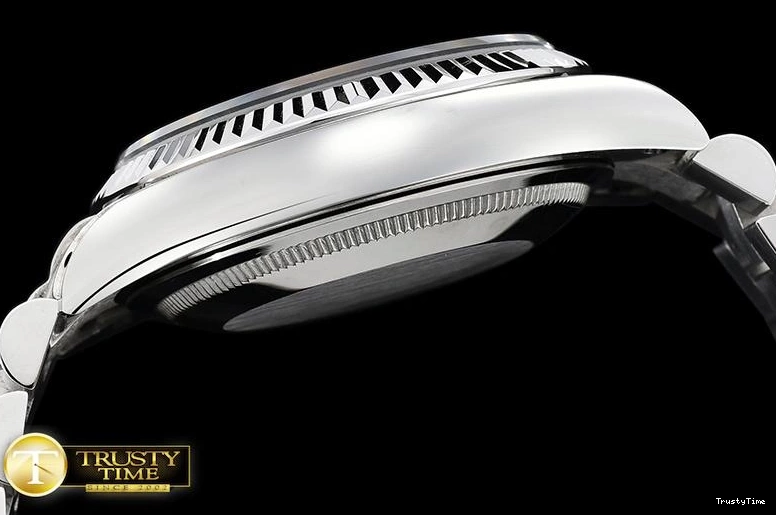 0225 Durable RDD0215B – DayDate 36mm 684